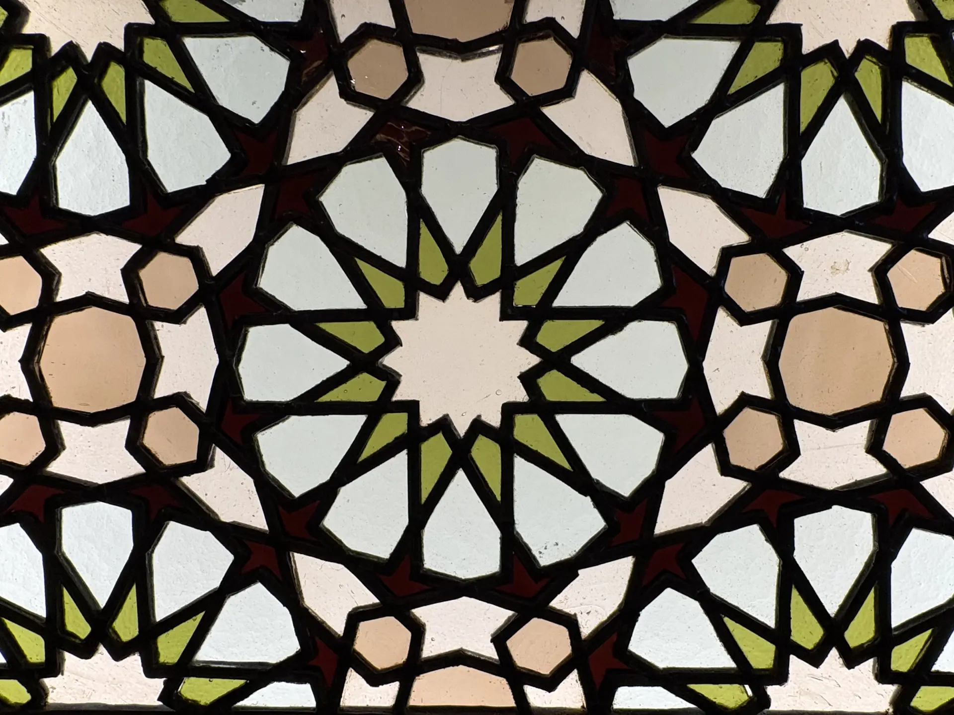 Vitrail formes géométriques coloré